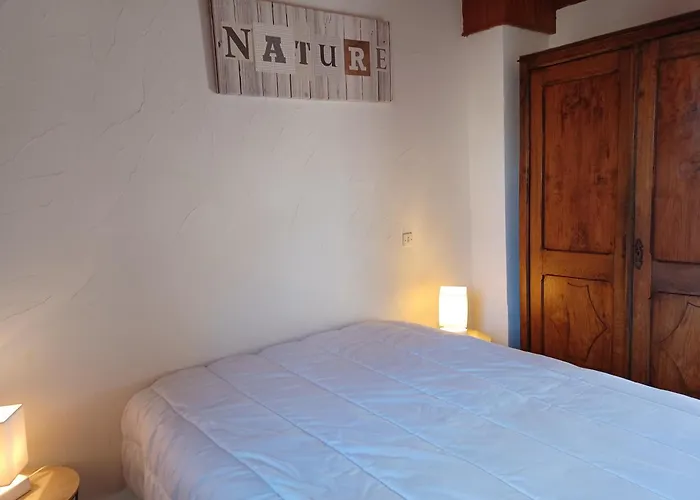 2 Hebergements Differents Un Gite Avec 2 Chambres Et Une Chambre Avec Kitchenette