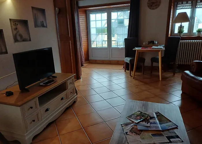 2 Hebergements Differents Un Gite Avec 2 Chambres Et Une Chambre Avec Kitchenette