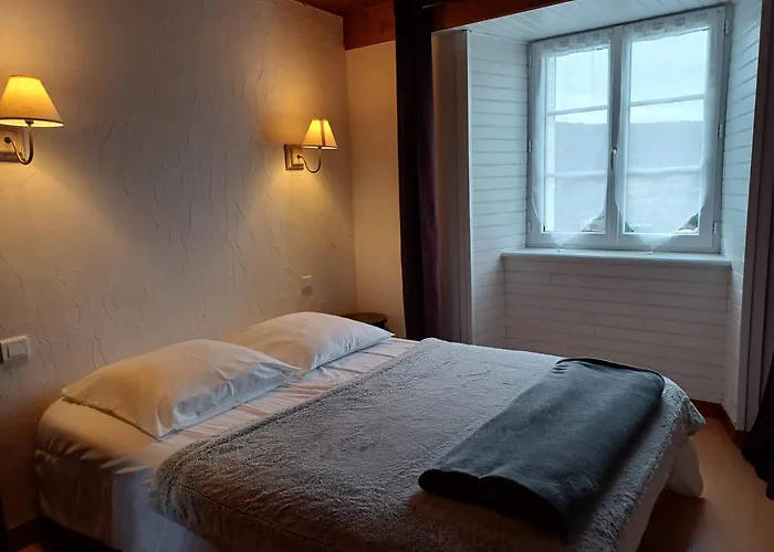 2 Hebergements Differents Un Gite Avec 2 Chambres Et Une Chambre Avec Kitchenette