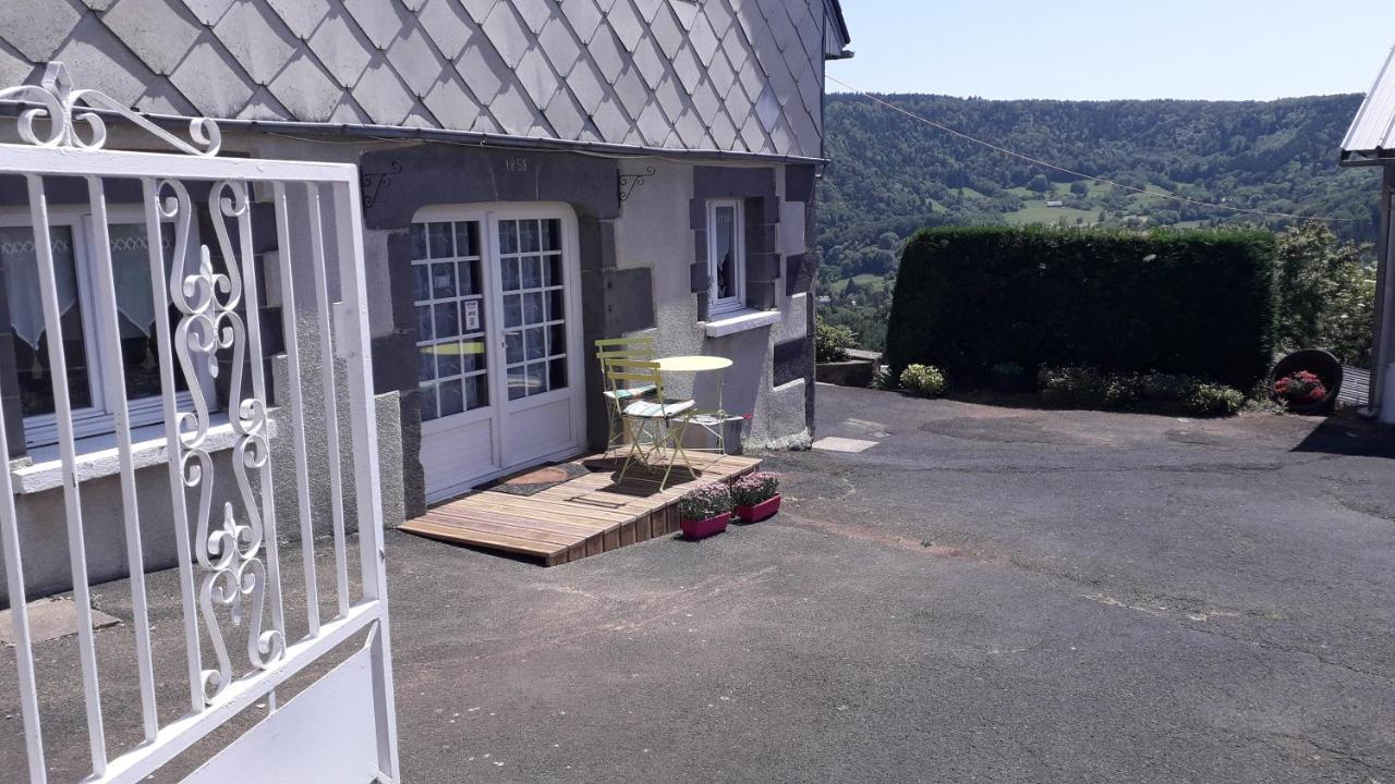 Ferienhaus 2 Hebergements Differents Un Gite Avec 2 Chambres Et Une Chambre Avec Kitchenette *