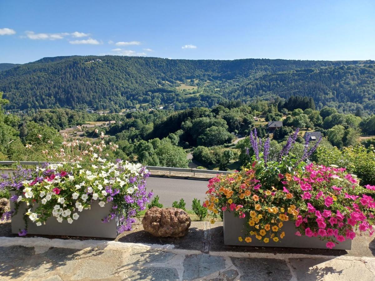 Ferienhaus 2 Hebergements Differents Un Gite Avec 2 Chambres Et Une Chambre Avec Kitchenette