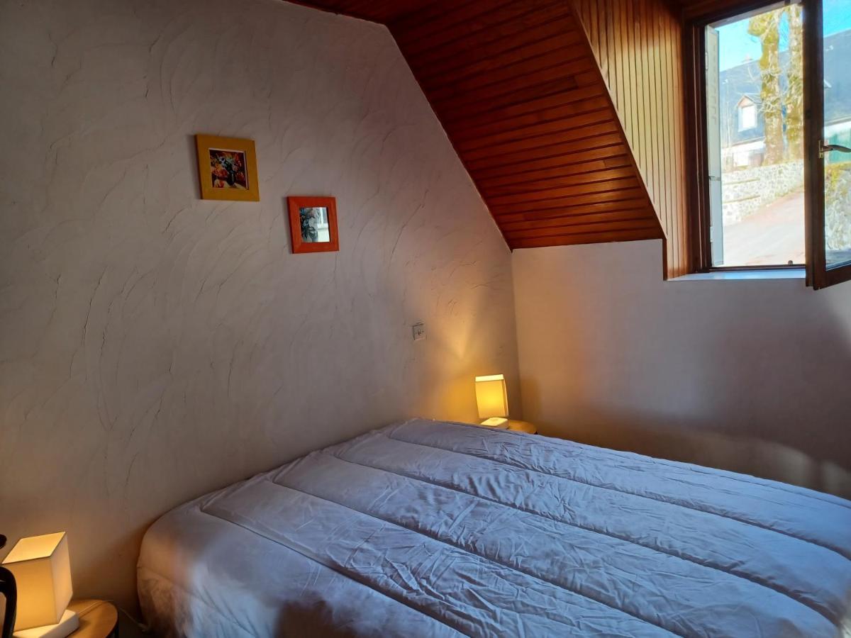 2 Hebergements Differents Un Gite Avec 2 Chambres Et Une Chambre Avec Kitchenette Ferienhaus