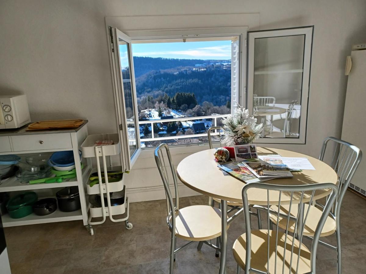 Ferienhaus 2 Hebergements Differents Un Gite Avec 2 Chambres Et Une Chambre Avec Kitchenette *