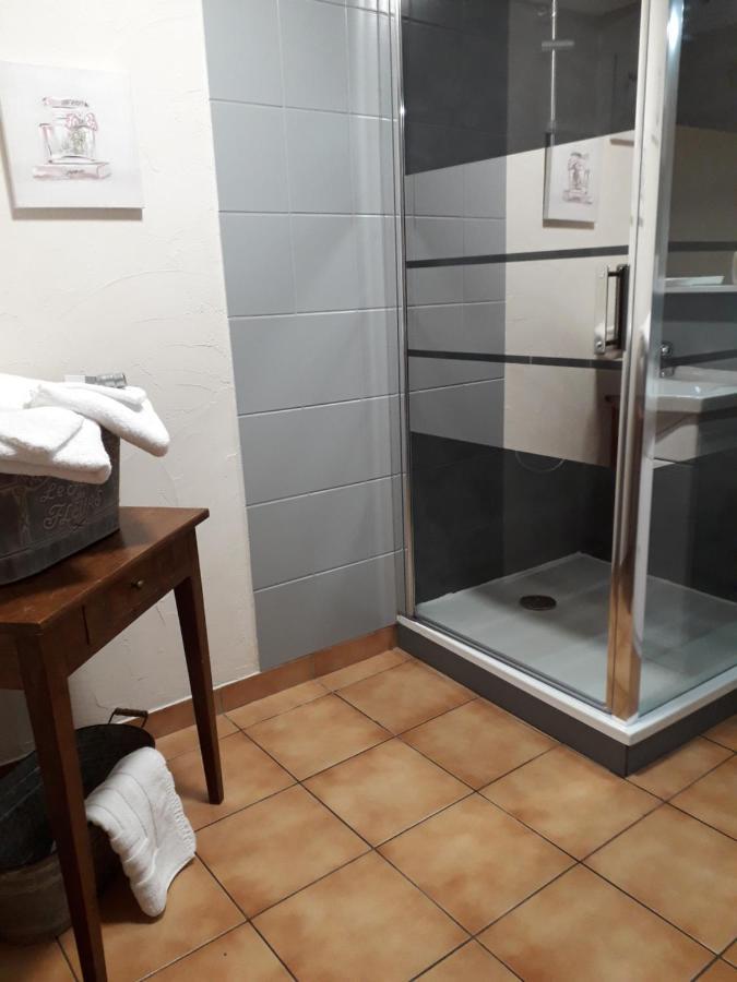 2 Hebergements Differents Un Gite Avec 2 Chambres Et Une Chambre Avec Kitchenette Ferienhaus
