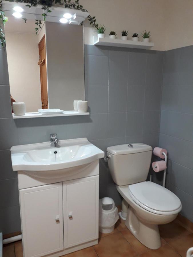 2 Hebergements Differents Un Gite Avec 2 Chambres Et Une Chambre Avec Kitchenette Ferienhaus *